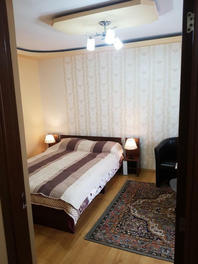 Апартаменты Near Center Петрошани Экстерьер фото